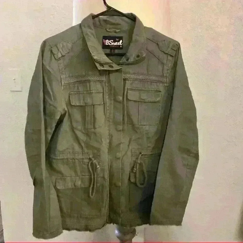 B Sweet green jacket size‎ Medium